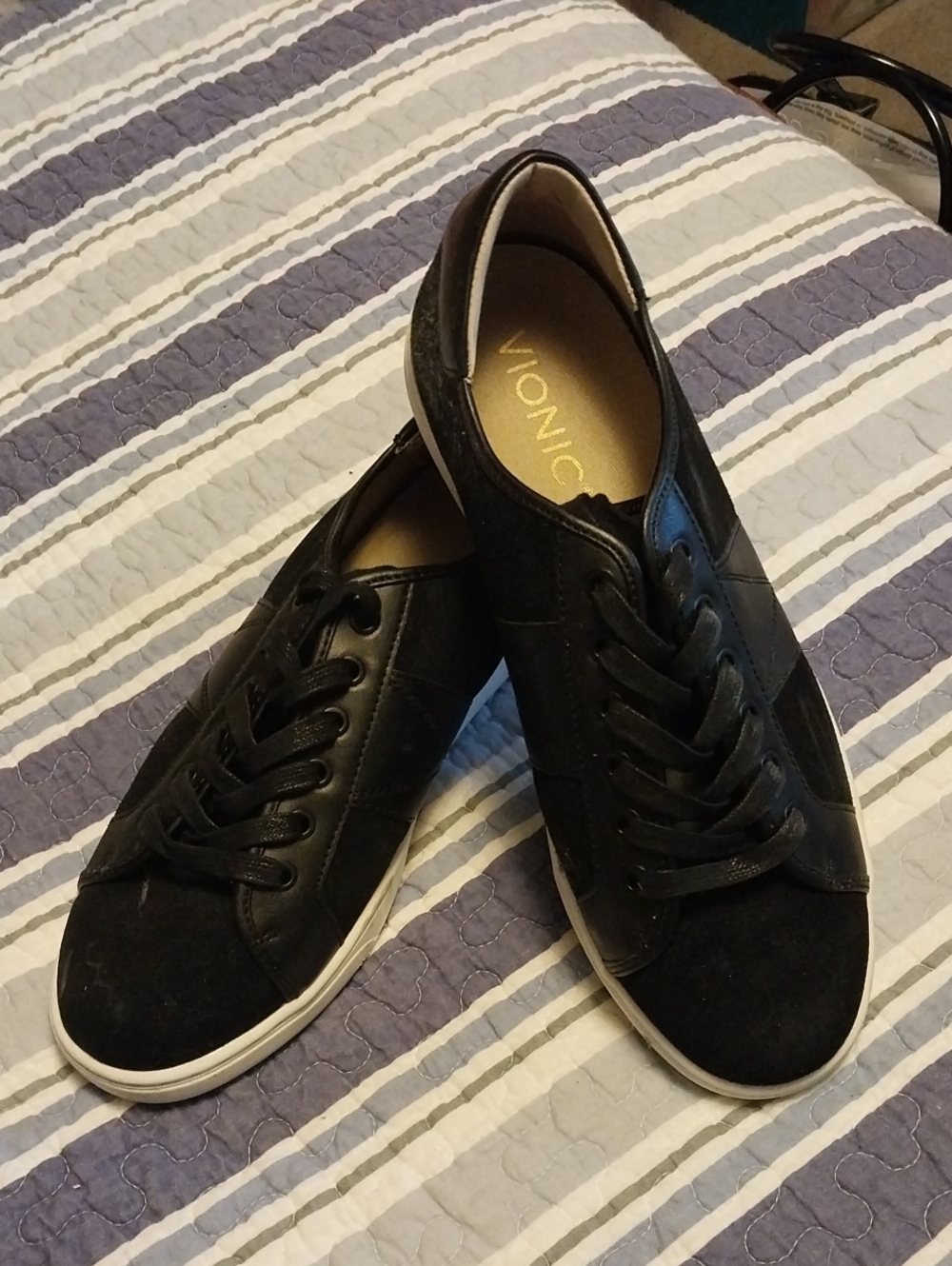 Vionic Mens Black Lace-Up Low-Top Sneakers with White Soles